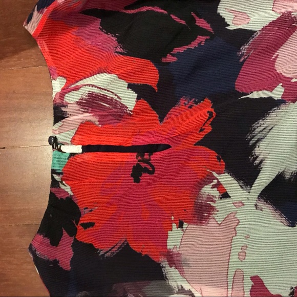 Floral 3/4 sleeve top, never worn - Picture 5 of 5